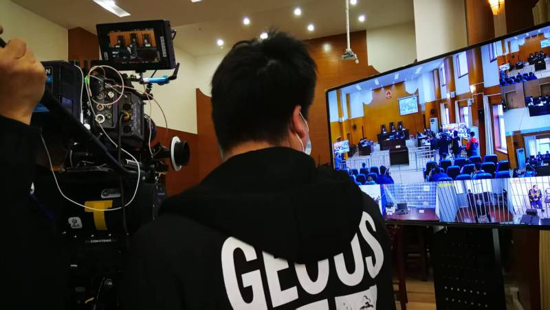 AI生成VS人工创意——勐海县广告片拍摄公司的技术浪漫主义实践